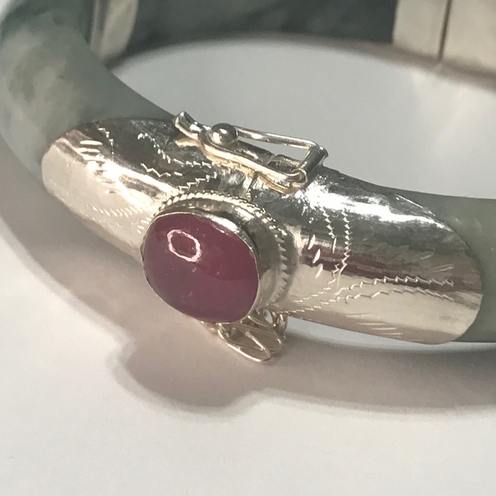 Jade Bracelet With Ruby - image 3